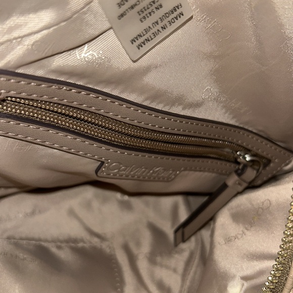 Calvin Klein Geo Rocky Road Hobo Handbag/Purse Taupe Vegan Leather LIKE NEW - Picture 8 of 10